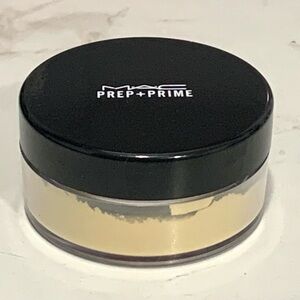 Mac Prep + Prime yellow color correcting loose powder